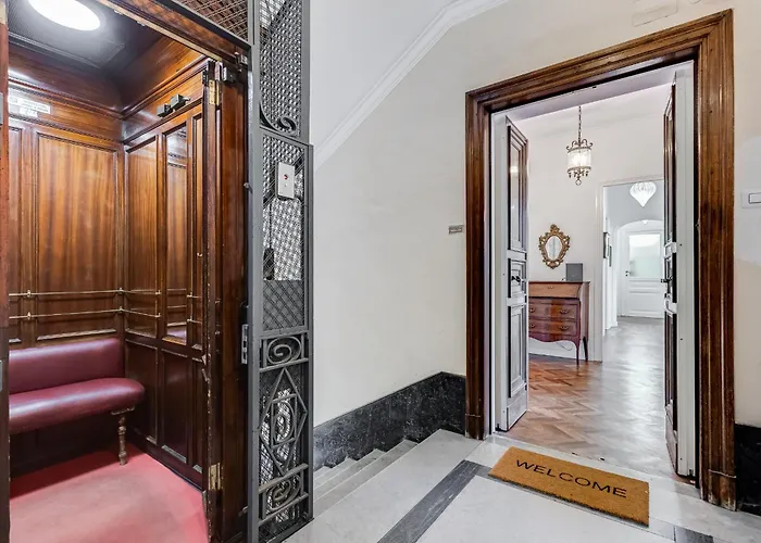 Elegant 3-bedroom In Piazza Mazzini Apartment *