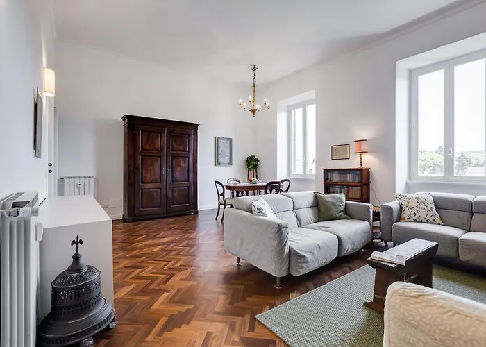 Elegant 3-bedroom In Piazza Mazzini Apartment *