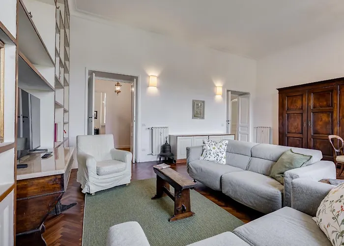 Elegant 3-bedroom In Piazza Mazzini Apartment *