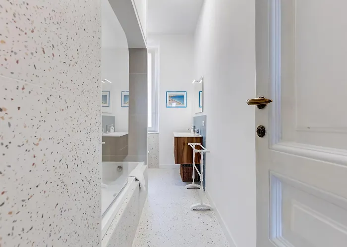 Apartment Elegant 3-bedroom In Piazza Mazzini
