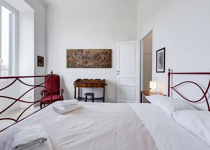 Elegant 3-bedroom In Piazza Mazzini Apartment *